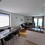 Appartement Oaza Mira - Apartment With Lake View & Private Pool