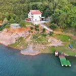 Appartement Oaza Mira - Apartment With Lake View & Private Pool