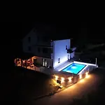 Appartement Oaza Mira - Apartment With Lake View & Private Pool Kovacevo Polje