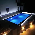 Oaza Mira - Apartment With Lake View & Private Pool