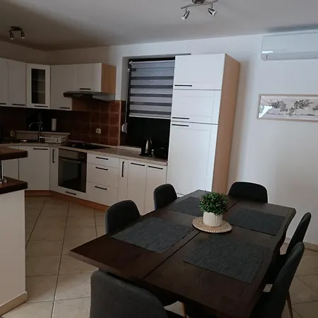 Oaza Mira - Apartment With Lake View & Private Pool 公寓 *