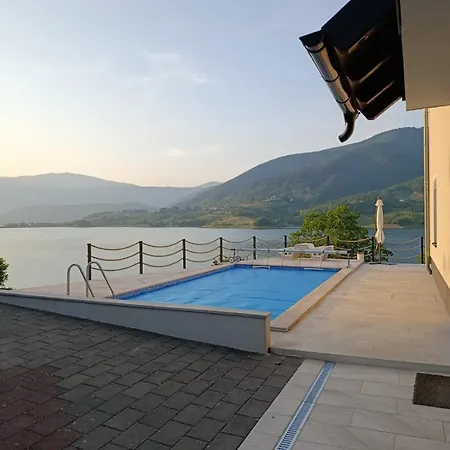 Oaza Mira - Apartment With Lake View & Private Pool Appartement