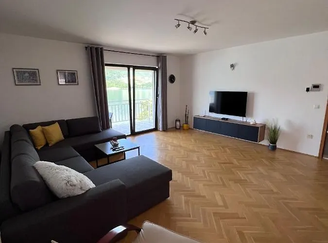 公寓 Oaza Mira - Apartment With Lake View & Private Pool *