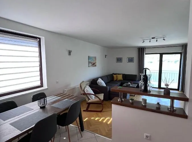 公寓 Oaza Mira - Apartment With Lake View & Private Pool